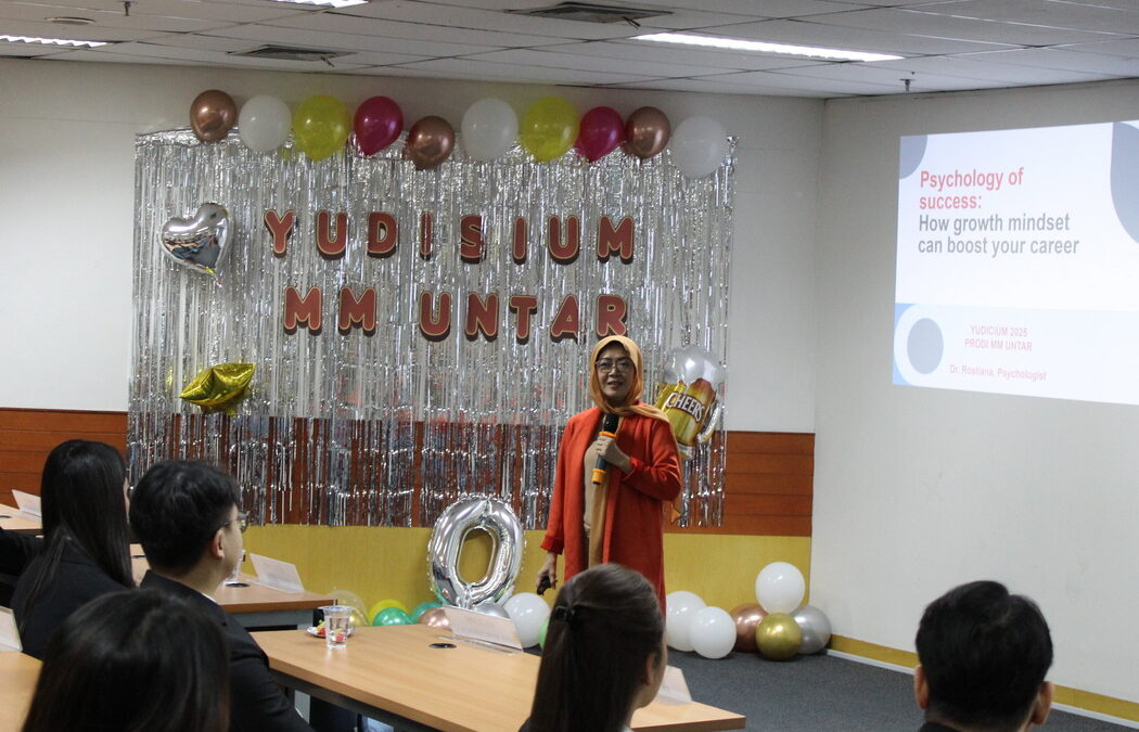 MM Untar Graduates Received Growth Mindset Training for Career Success during Graduation Ceremony